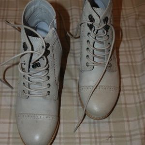 white mountain tan boots, lace up, size 9